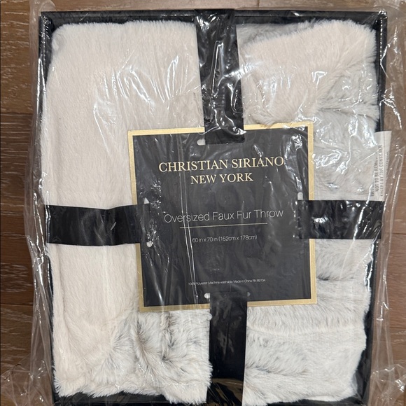 Christian Siriano Soft Gray Faux Fur Throw in Gift Box New - Picture 5 of 8